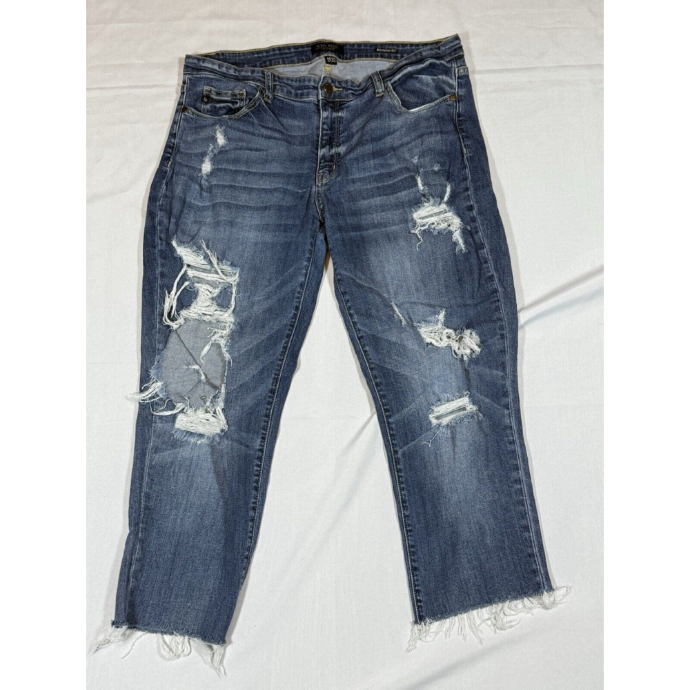 Judy Blue Boyfriend Fit Mid Rise Distressed JB8286md Jeans Destroyed Size 15/32